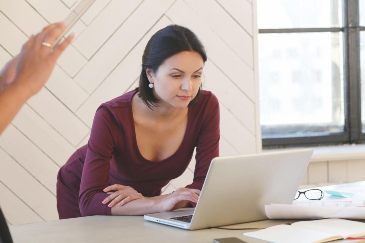 Teilnehmer bei der praktischen Budgetplanung im Workshop